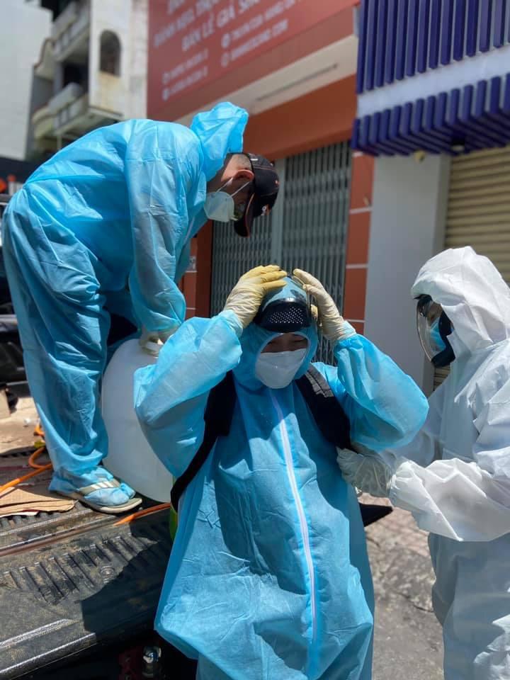 Đội khử khuẩn ở TP.HCM: Từ xa lạ, chúng tôi trở thành gia đình-7