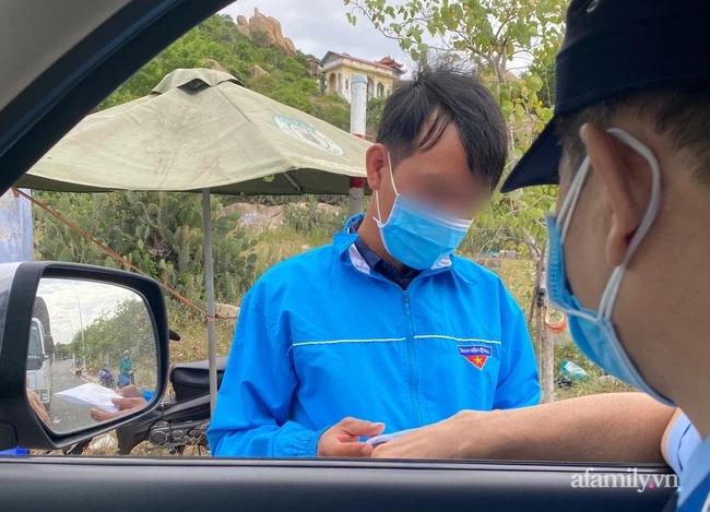 Tài xế ngân hàng bị yêu cầu quay xe vì tiền không phải hàng thiết yếu-3