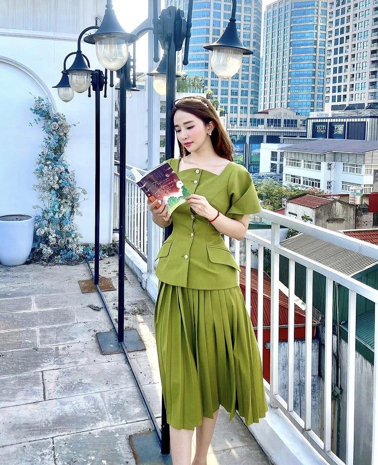 Lệ Quyên, Minh Triệu khoe body nức nở với xanh chuối hot trend-8