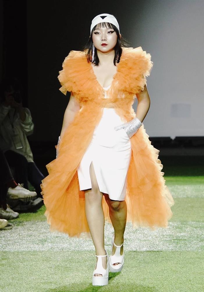 Nữ diễn viên có ngoại hình lệch chuẩn được Triệu Vy nâng đỡ-5