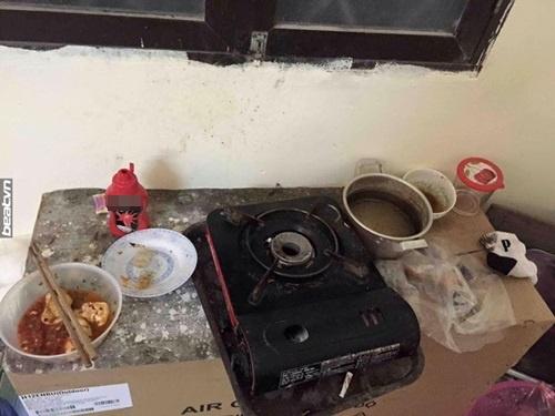 Trở lại phòng trọ sau kỳ nghỉ, sinh viên khóc thét vì đống của nợ-9