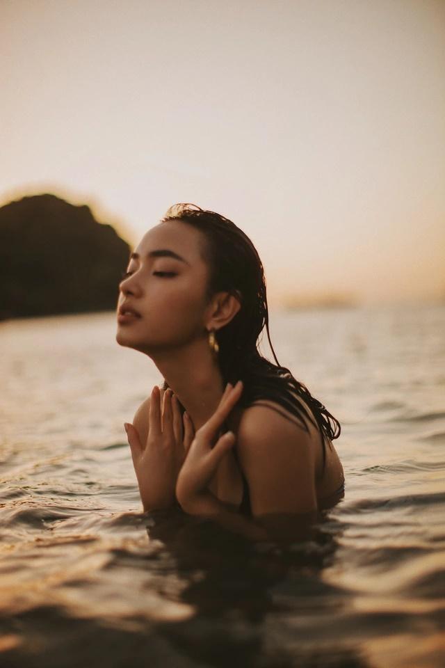 Châu Bùi chịu khó lột đồ, body đâu kém Cassie Trinh Võ-9