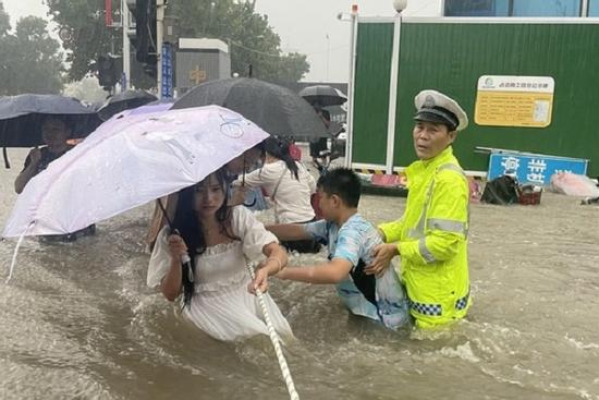 Con số kỷ lục về cơn mưa 'nghìn năm có một' ở Trung Quốc