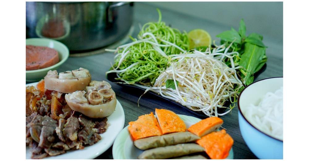 Nấu bún bò tại nhà không khó nhưng mất nhiều thời gian-8
