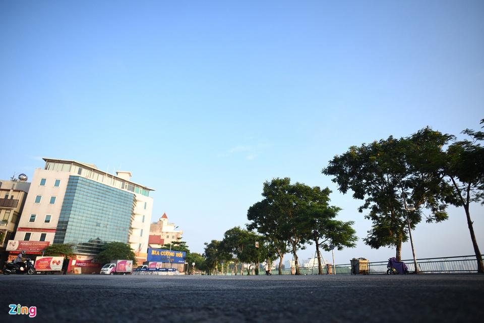 Nút giao Văn Cao - Trích Sài - Nguyễn Đình Thi lúc 7h.