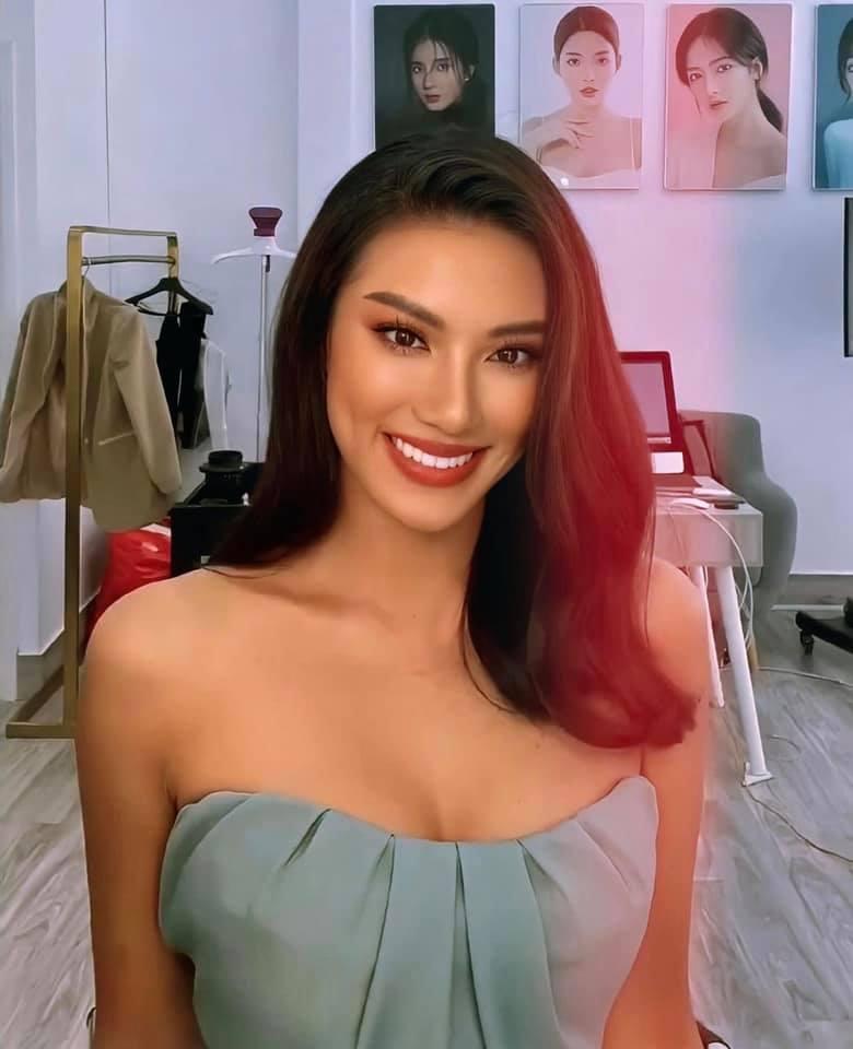 Kim Duyên bị chê cách hô Việt Nam khi luyện thi Miss Universe-6