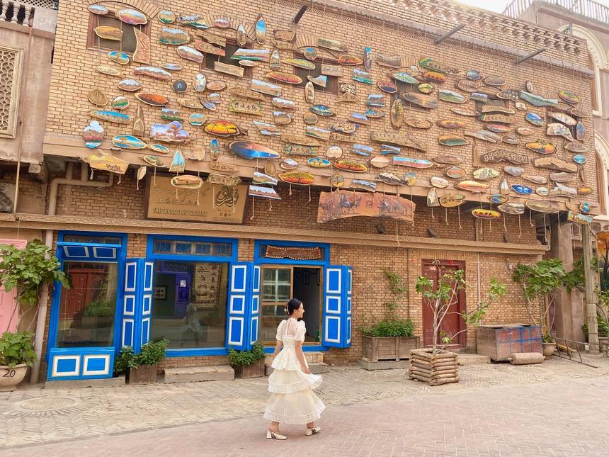 Cô gái Việt lái xe khám phá Tân Cương giữa dịch-4