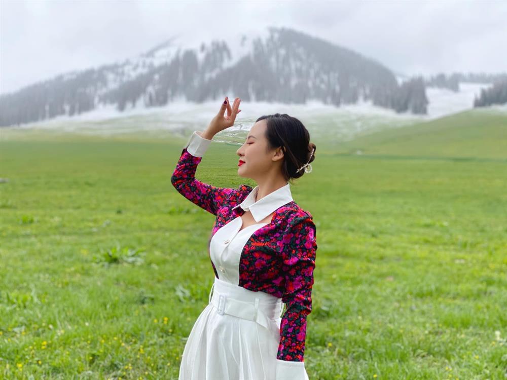 Cô gái Việt lái xe khám phá Tân Cương giữa dịch-6