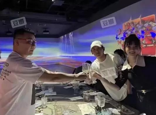 Nam thần đam mỹ Sơn Hà Lệnh lộ ảnh có bạn gái-5