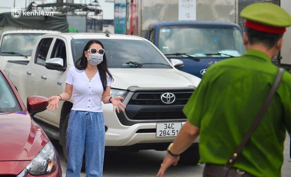 Ảnh: Cửa ngõ Hà Nội ùn tắc ngày đầu giãn cách, hàng loạt phương tiện quay đầu-8