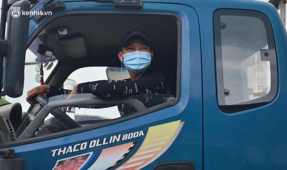 Ảnh: Cửa ngõ Hà Nội ùn tắc ngày đầu giãn cách, hàng loạt phương tiện quay đầu-9