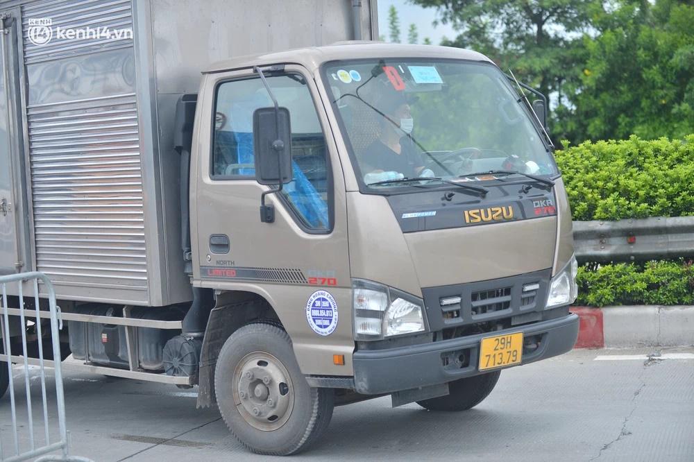 Ảnh: Cửa ngõ Hà Nội ùn tắc ngày đầu giãn cách, hàng loạt phương tiện quay đầu-13