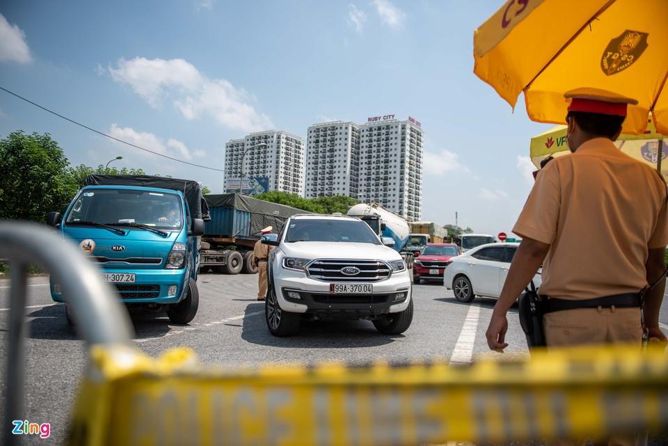 Tài xế tranh luận với CSGT khi Hà Nội cấm xe vào nội thành-1