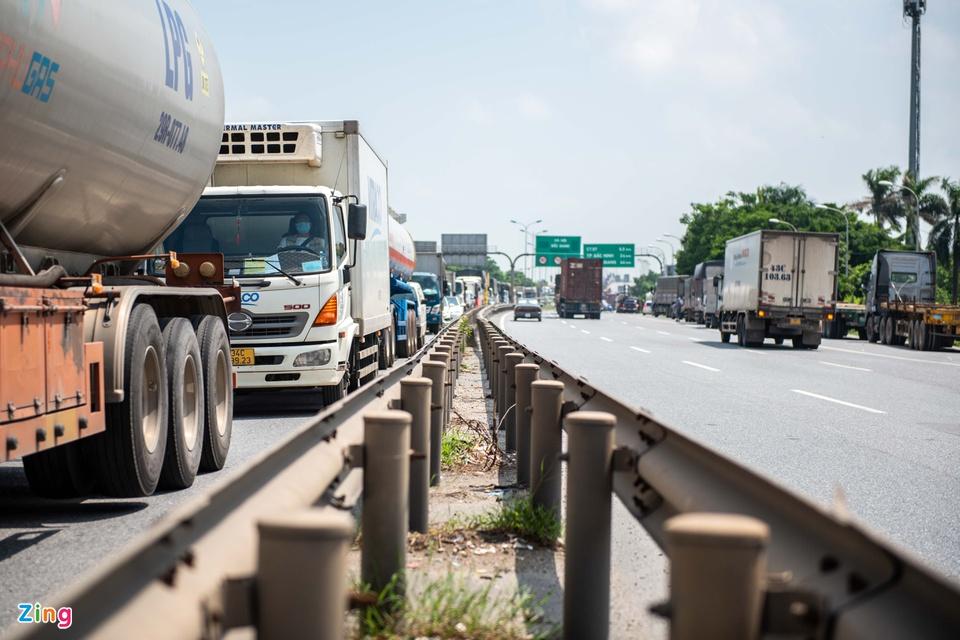 Tài xế tranh luận với CSGT khi Hà Nội cấm xe vào nội thành-12