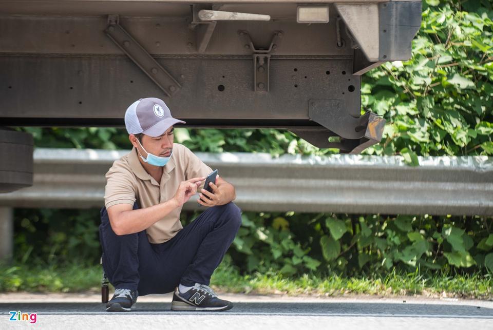 Tài xế tranh luận với CSGT khi Hà Nội cấm xe vào nội thành-8