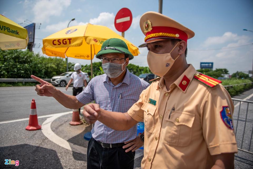 Tài xế tranh luận với CSGT khi Hà Nội cấm xe vào nội thành-9