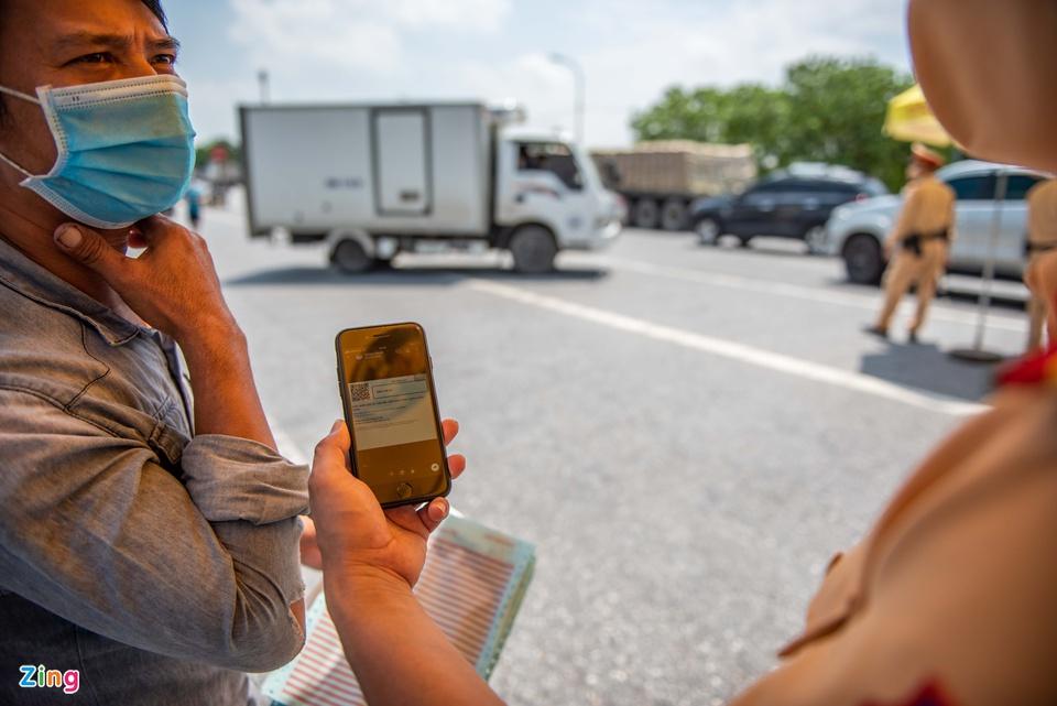 Tài xế tranh luận với CSGT khi Hà Nội cấm xe vào nội thành-10