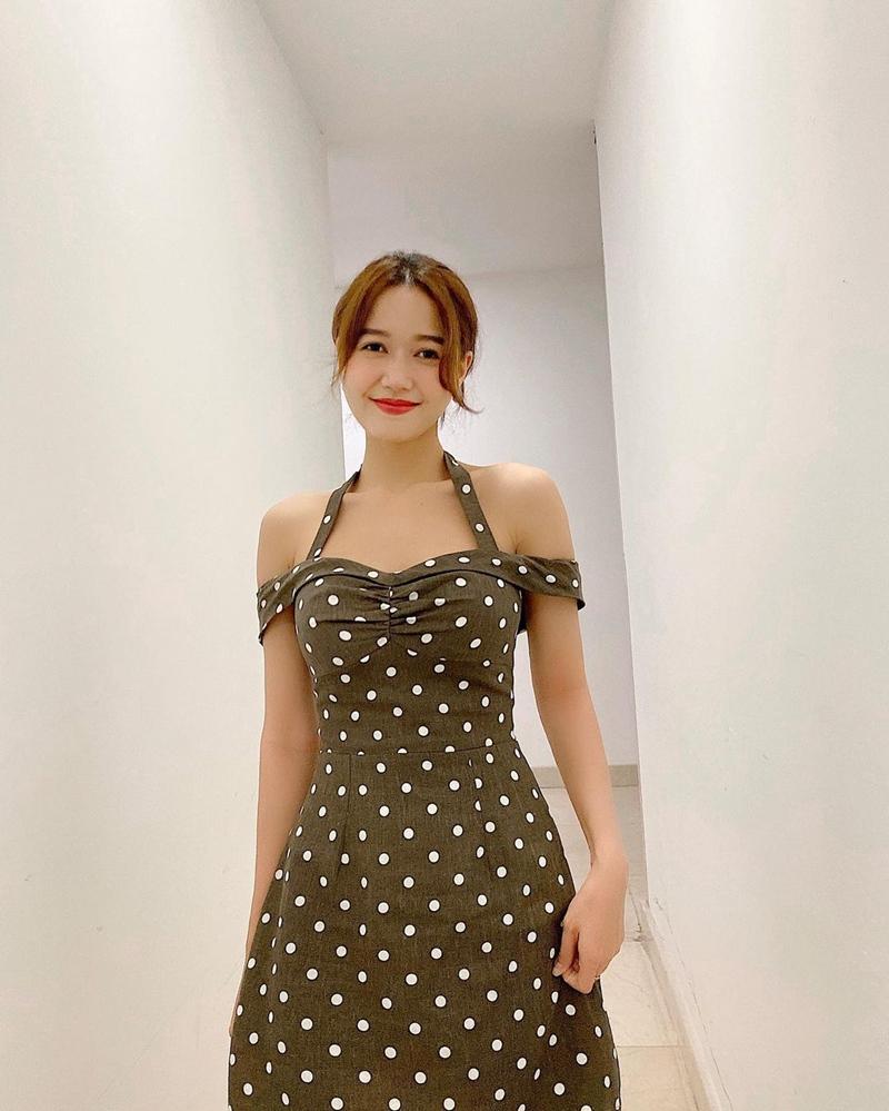 Bảo Thy khoe eo thon giữa tin đồn bầu bí - Ngọc Trinh thả dáng bên siêu xế-8