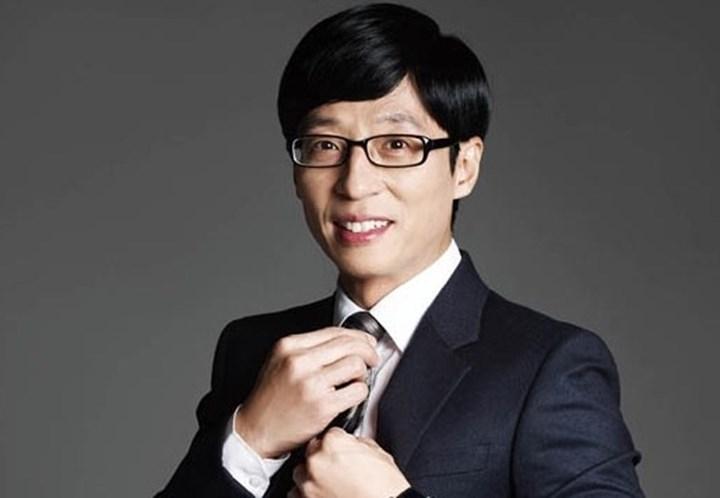 Công ty Antenna thông báo MC Yoo Jae Suk phải tự cách ly tại nhà sau khi 1 nhân viên của chương trình “You Quiz On The Block” dương tính với Covid-19.