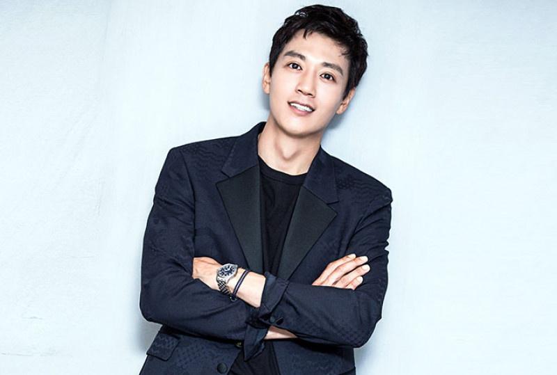 Nam diễn viên Kim Rae Won kết thúc hợp đồng với HB Entertainment. Công ty cho biết sẽ tiếp tục ủng hộ anh trên con đường sau này.