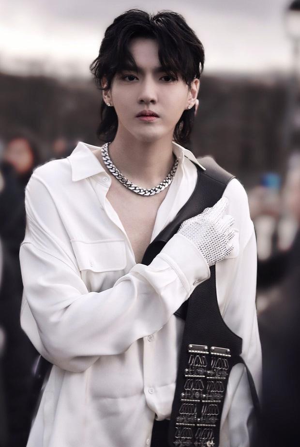 Ngô Diệc Phàm thác loạn bay xác cùng hàng loạt hot girl trong MV 18+-1