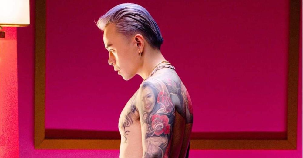 Hình xăm cô gái bên tay trái của Binz chính là bồ cũ - Cassie Trinh Võ?-2