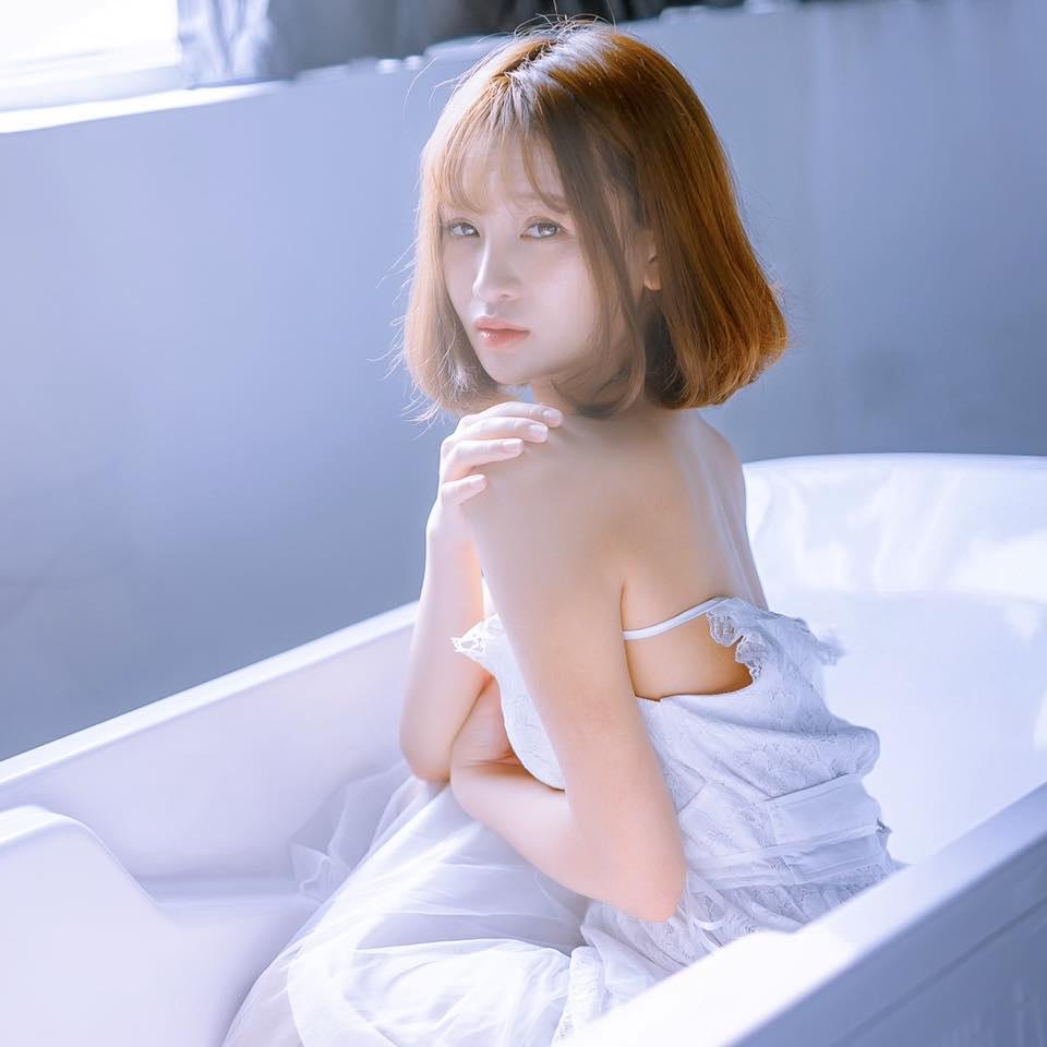 Streamer tự nhận là nữ chính trong kho ảnh nóng 40G-2