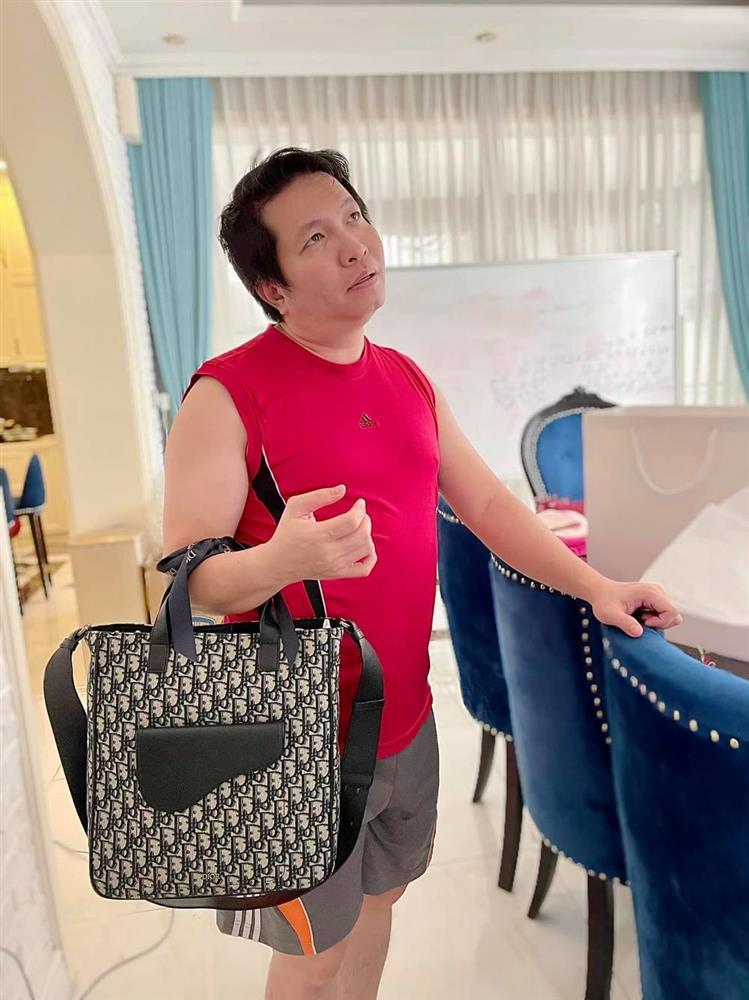 Nữ đại gia có nhà 400 tỷ mua túi hiệu tặng chồng, kết gây choáng-2