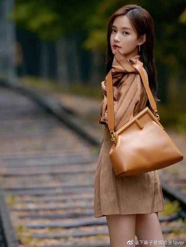 4 người đẹp Cbiz đụng độ: Trương Bá Chi cân hết tất cả nhờ pha lên đồ đỉnh cao-9