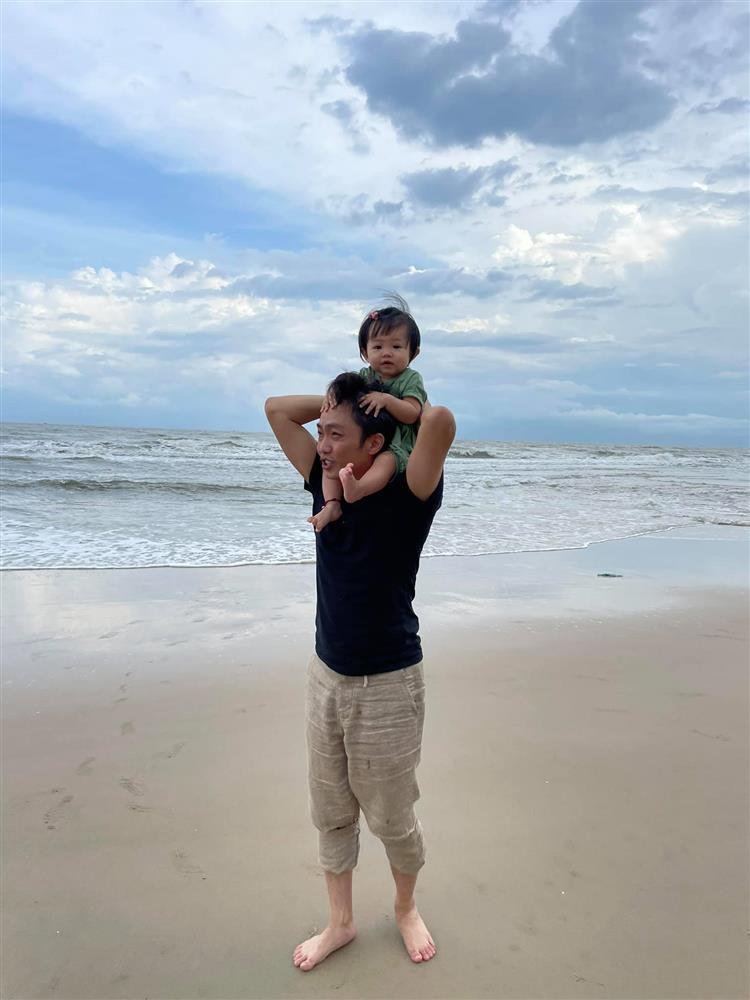 Cưng xỉu loạt khoảnh khắc cute của bố con Cường Đô La-8