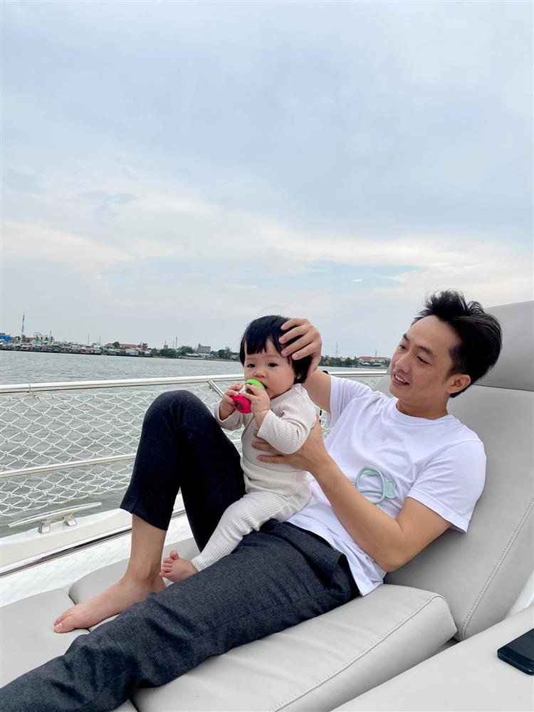 Cưng xỉu loạt khoảnh khắc cute của bố con Cường Đô La-13