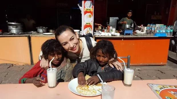 Phi Nhung gay gắt khi bị miệt thị con lai-6