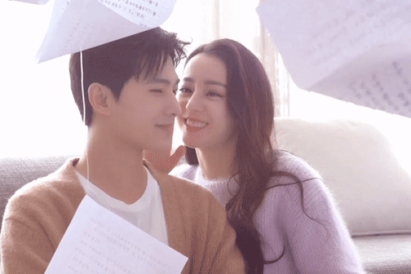 Dương Dương và Địch Lệ Nhiệt Ba tình bể bình