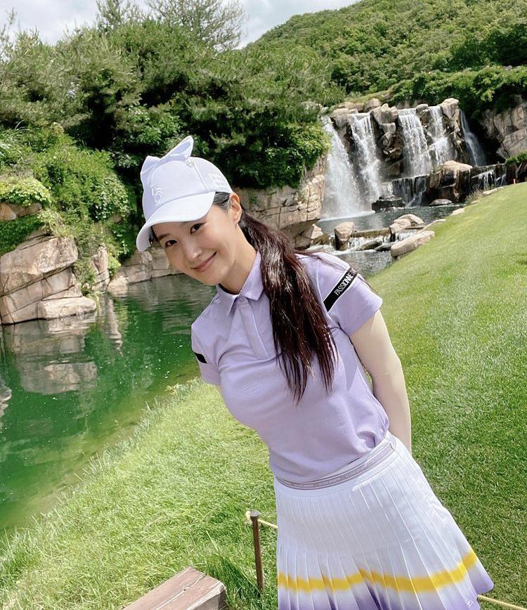 Hyomin, Sooyoung lên đồ đi đánh golf vừa chất vừa như nữ sinh 18-9