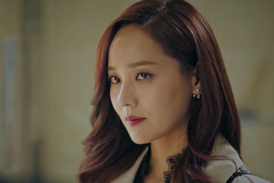 Vợ cũ của chồng báo tin vui kèm lời van xin 'em còn trẻ, hãy nhường chị'