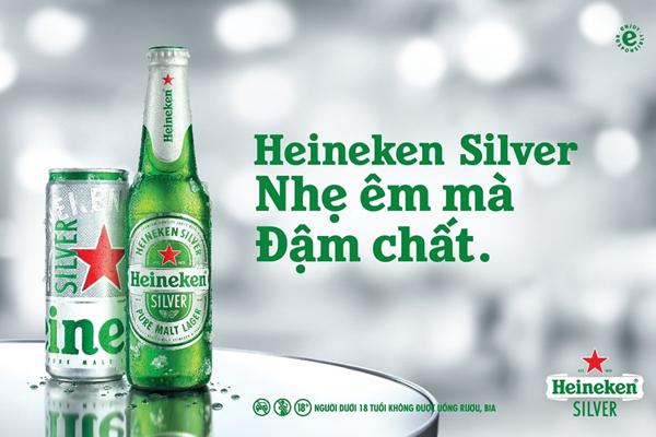Heineken Silver - phiên bản mới của Heineken với hương vị tươi mát và cảm giác lạc quan. Hãy khám phá và đối chiếu giữa hai loại bia Heineken để cảm nhận sự khác biệt đến từ hình ảnh đẹp tuyệt vời của Heineken Silver.