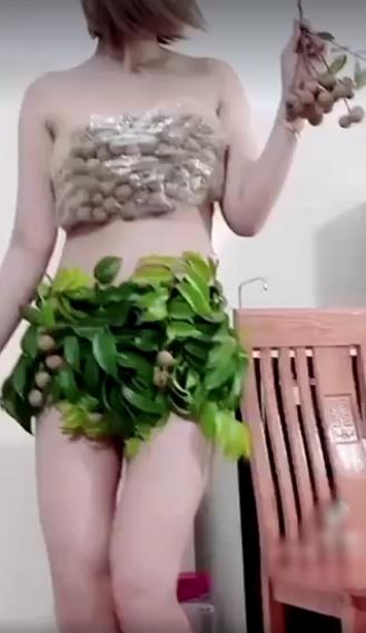 TikToker gây phẫn nộ vì lấy nhãn làm bikini phản cảm-3