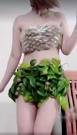 TikToker gây phẫn nộ vì lấy nhãn làm bikini phản cảm-2