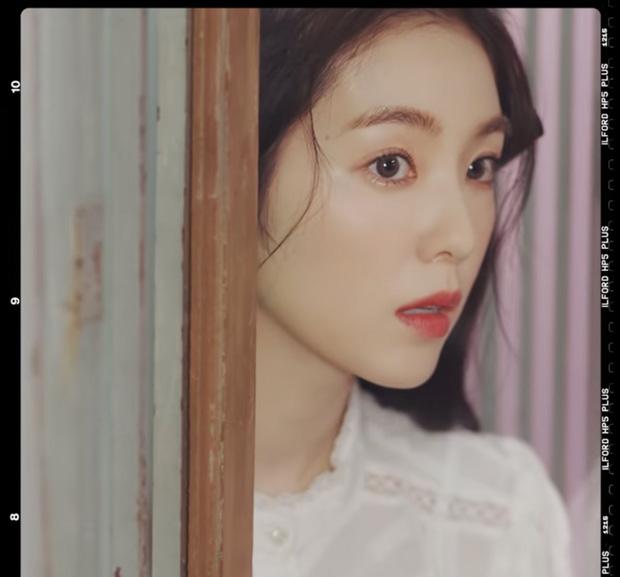 Red Velvet comeback sau 2 năm, ai ngờ MV đã được tiền bối f(x) tung hint từ lâu lắm rồi?-8