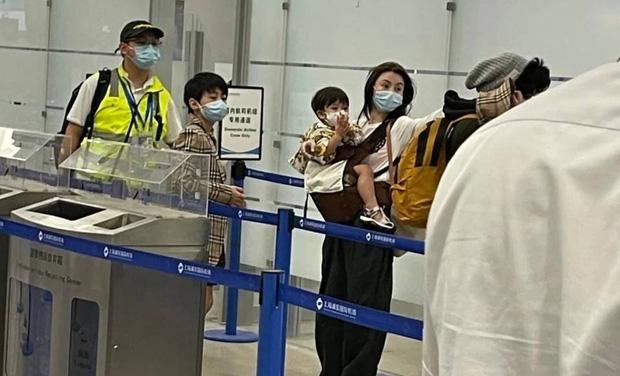 Quý tử thứ 3 nhà Trương Bá Chi chính thức lộ mặt-2