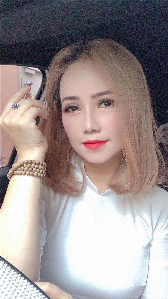 Cô Xuyến Hoàng Yến khoe hình xăm to tướng sau khi bị chồng trẻ đấm-9