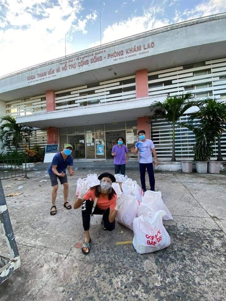 HHen Niê hóa shipper năng nổ, chung tay phòng chống Covid-19-3