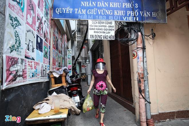 Những ai được ra đường sau 18h ở TP.HCM?-1