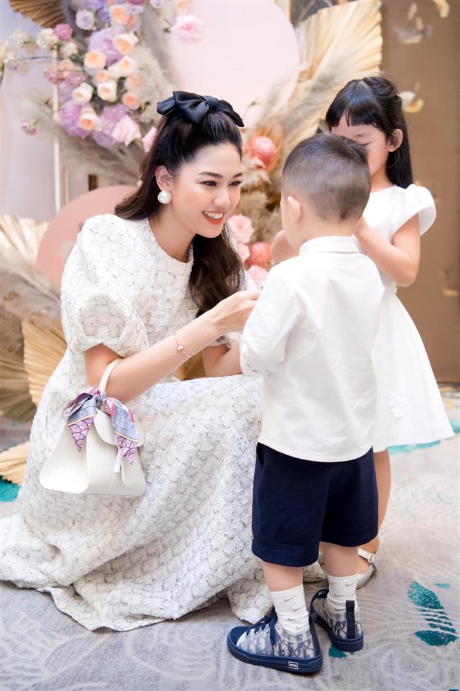 Á hậu Thanh Tú xác nhận quý tử giấu kín bấy lâu đã bị lộ-6