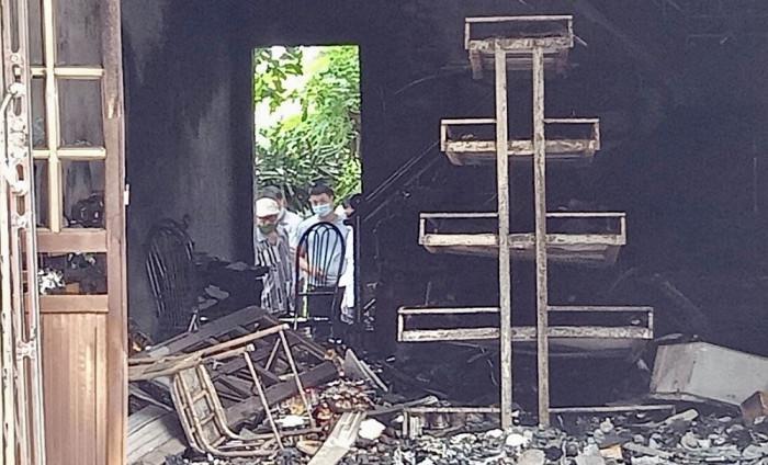 Hai vợ chồng tử vong trong căn nhà cháy, trên người nhiều vết đâm-1
