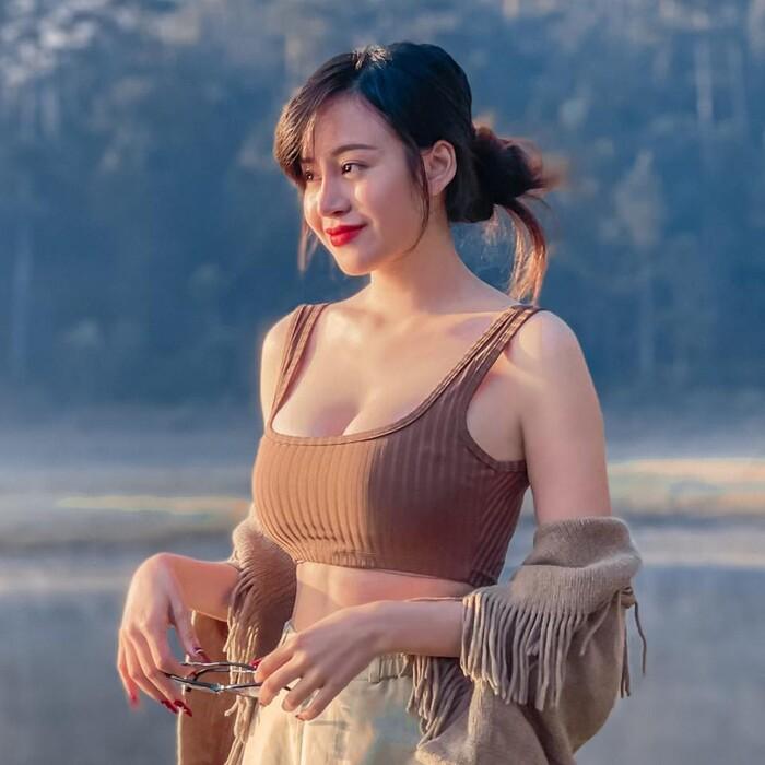 Bà Tưng khoe vòng 1 căng đét nhưng không còn tưng như xưa-4