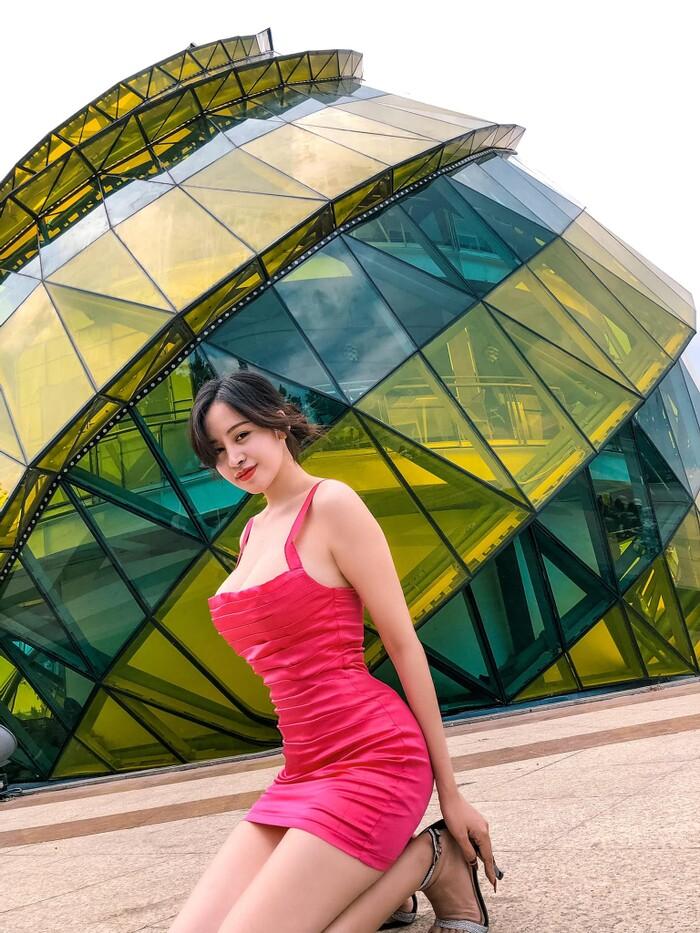 Bà Tưng khoe vòng 1 căng đét nhưng không còn tưng như xưa-8