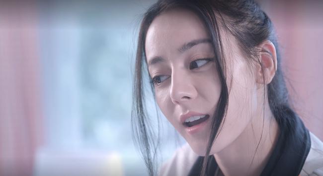 Địch Lệ Nhiệt Ba lão hóa trong Em Là Niềm Kiêu Hãnh Của Anh-3