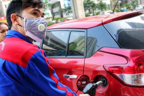 Xăng dầu đồng loạt giảm giá từ 15 giờ ngày 26/8-2