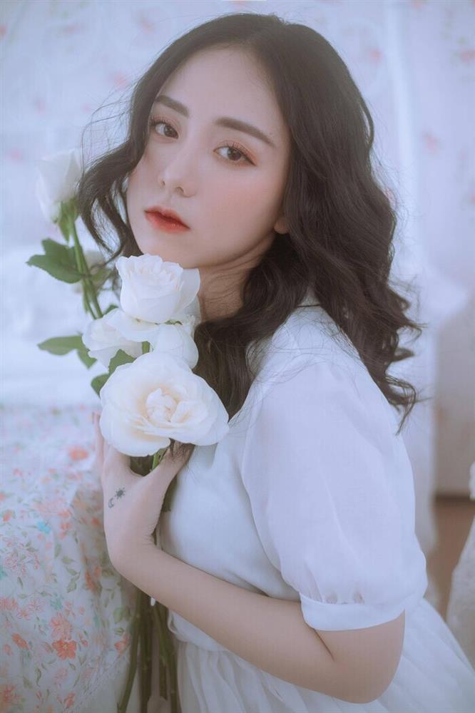 Cô giáo Minh Thu lộ nhan sắc đen đúa thời chưa nổi tiếng-1